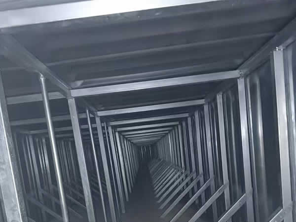 裝配式預(yù)應(yīng)力金屬?gòu)?fù)合耐腐水池內(nèi)景